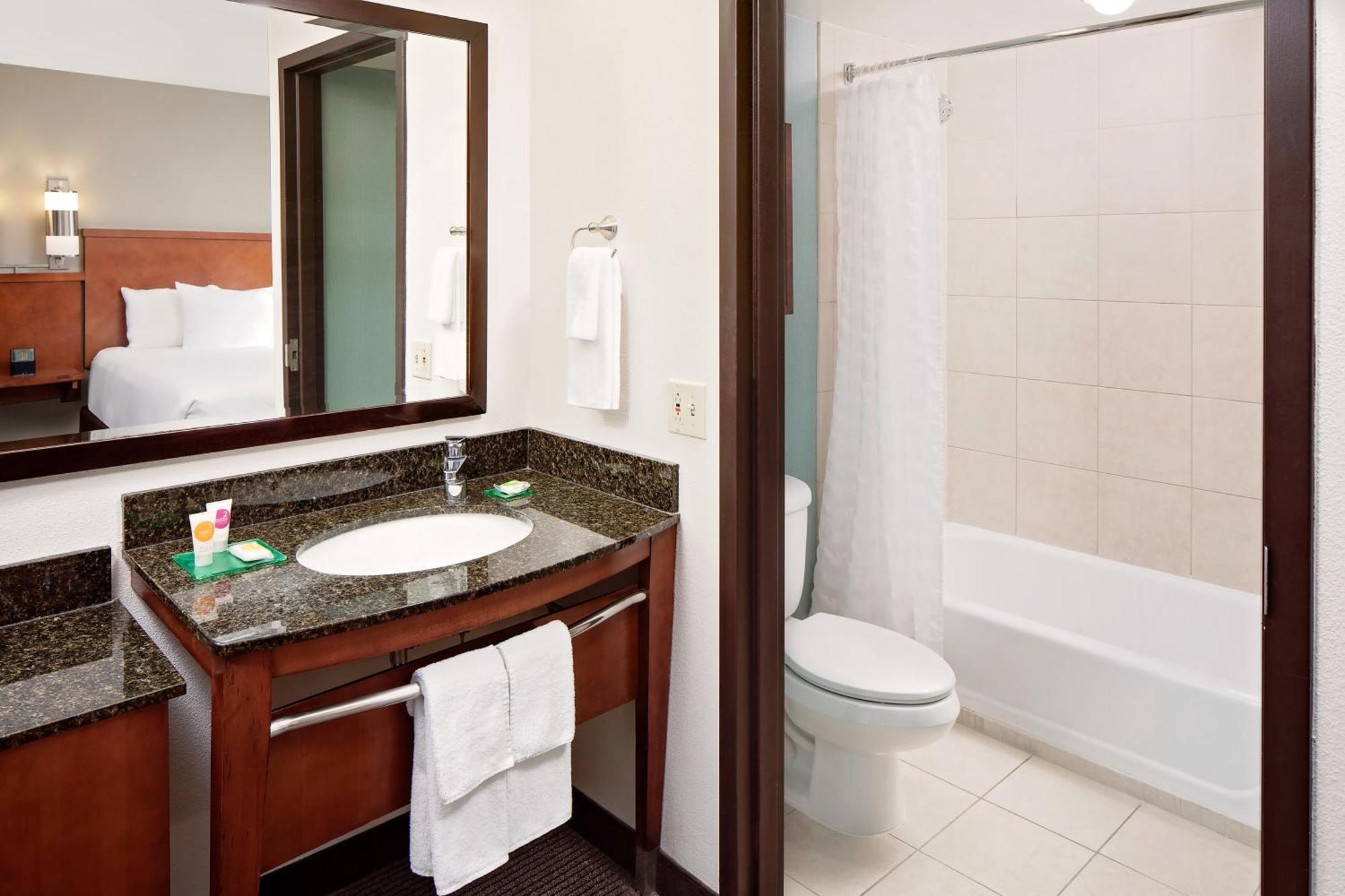Hyatt Place Ontario/Rancho Cucamonga Rum bild